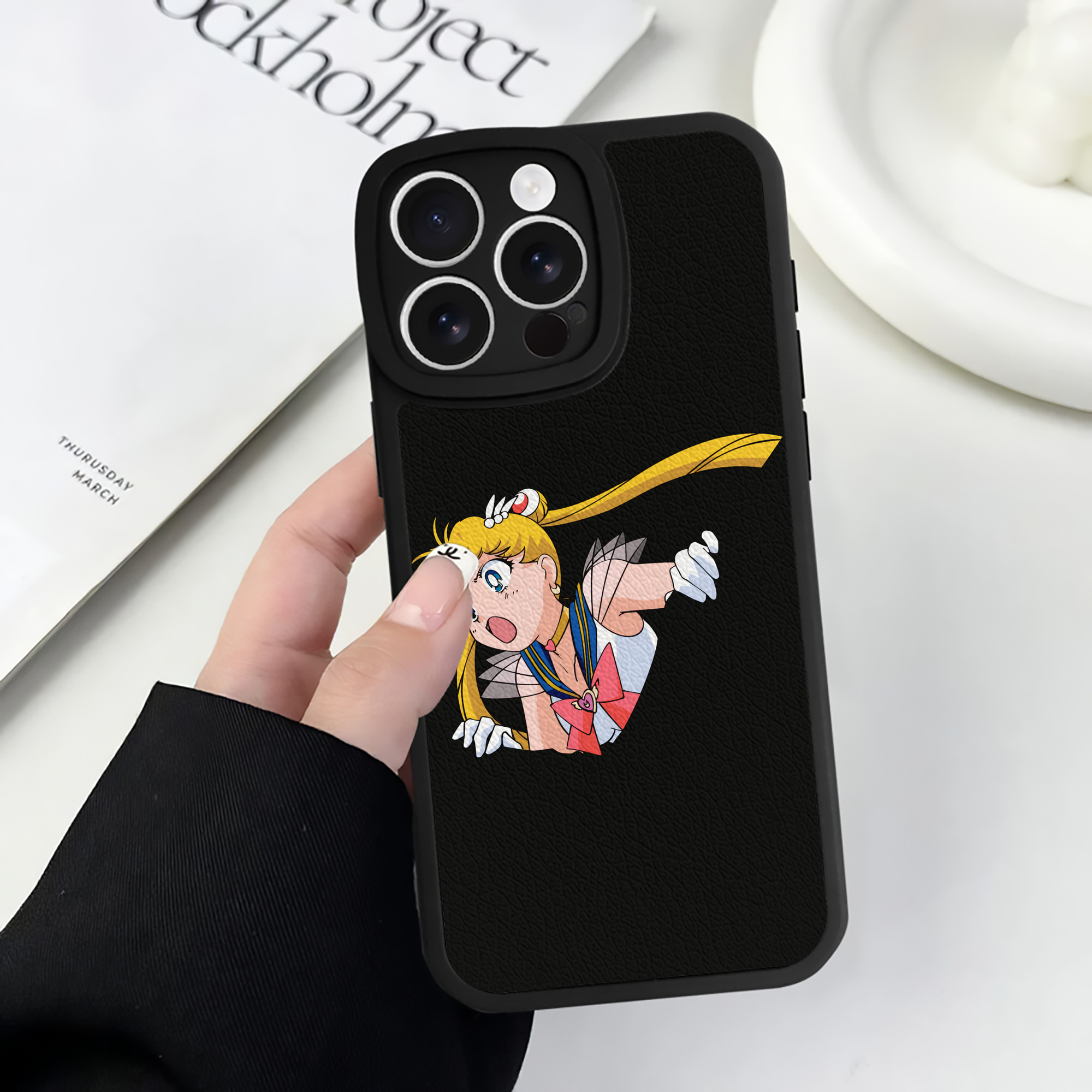 （画像用） 美少女戦士セーラームーン 月野 うさぎ つきの うさぎ Sailor Moon Tsukino Usagi 【iPhone 16シリーズ対応】シリコンスマホケース（レザー調） 材質：シリコン
